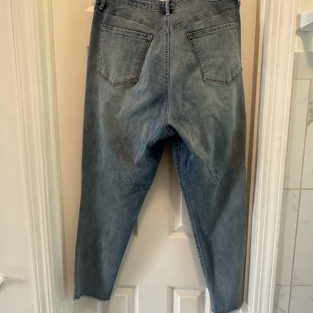 2 pairs of Sofia Vegara High-Waisted Jeans - Picture 15 of 15
